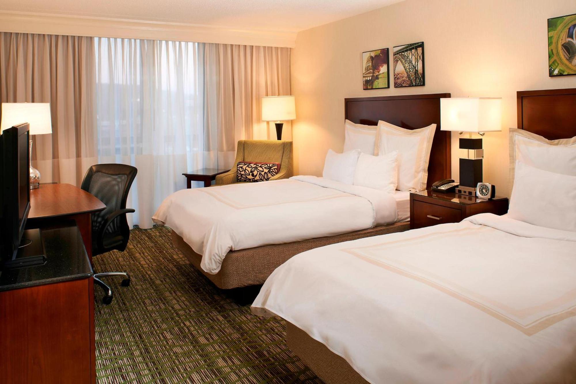 ชาร์ลสตัน แมริออท ทาวน์ เซ็นเตอร์ Hotel ภายนอก รูปภาพ